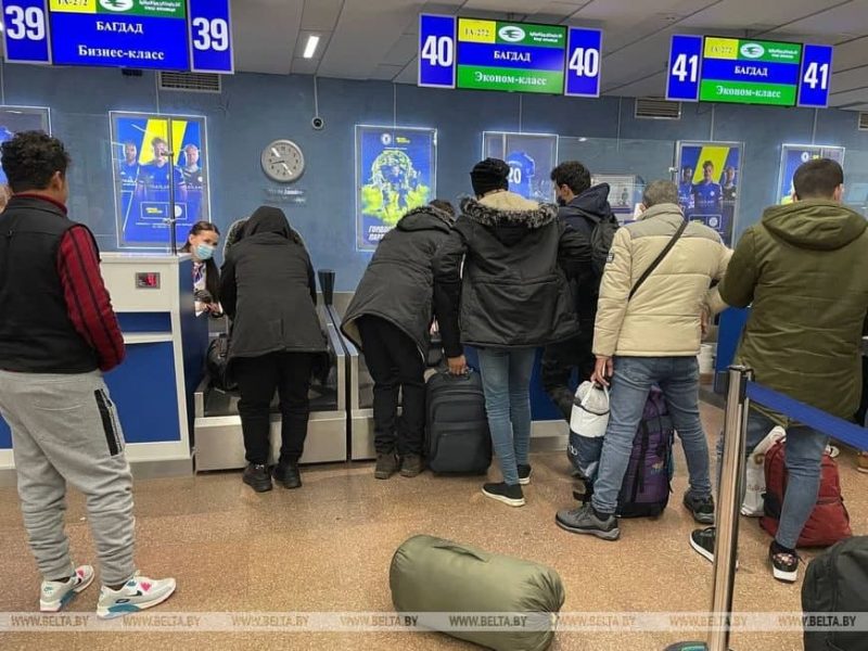 Ситуация с мигрантами: около 100 человек попытались пройти в Польшу, другие уже ждут эвакуационный рейс Ситуация с мигрантами: около 100 человек попытались пройти в Польшу, другие уже ждут эвакуационный рейс