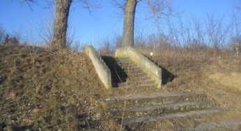 Инвестору предлагают построить недалеко от Коложи медцентр или ресторан. Но до участка нет асфальтных дорог