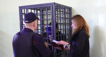 Потерпевший по “делу Автуховича” хочет взыскать 44 400 рублей. Он 40 раз свидетельствовал против участников протеста