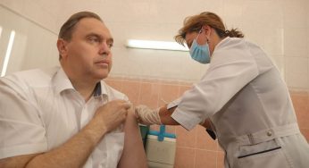 Ковид вернется осенью. Караник рассказал кому нужна ревакцинация