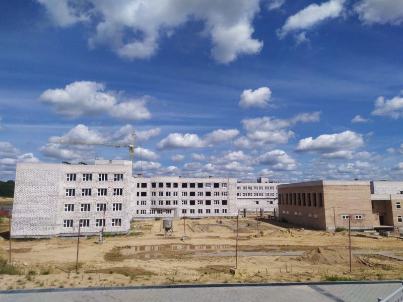 Открытие школы в Грандичах откладывают. Ее не достроили из-за нехватки денег Открытие школы в Грандичах откладывают. Ее не достроили из-за нехватки денег