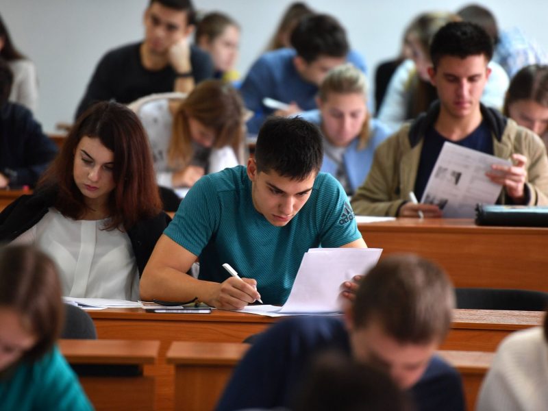 В Гродно выпускник сам «распределил» себя в магазин — получил год условно В Гродно выпускник сам «распределил» себя в магазин — получил год условно