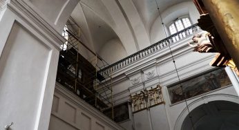 В Фарном костеле ремонтируют орган — один из крупнейших в Беларуси. Костел почему — то делает из этого тайну