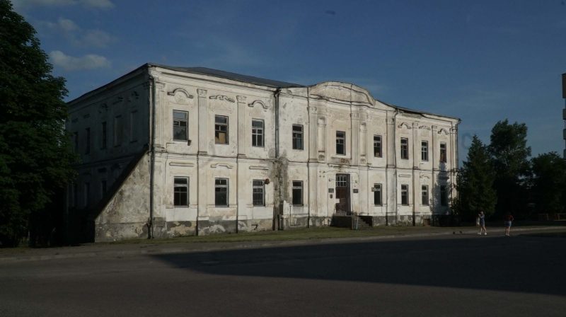 Российский бизнесмен выкупил дворец в Дятлово. Он заплатил за него, как за несколько пачек кофе Дятлово