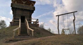 В Крево достроили и торжественно откроют башню-дозорную. Ее возводили по древним технологиям за средства частной фирмы