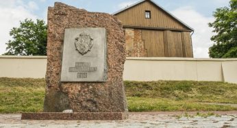 У пагоні за «Пагоняй». Дзе ў Гродне знайсці беларускі герб, за які ў Беларусі саджаюць на суткі