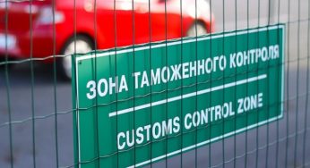 Приехать в Беларусь на Рождество оказалось сложно: на границе огромные очереди, таможенники тщательно проверяют покупки