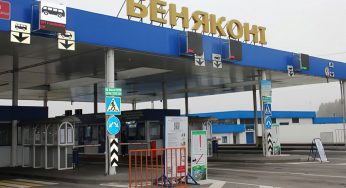 При въезде в Беларусь придется пройти платную дезинфекцию. На этом заработает провластный бизнес
