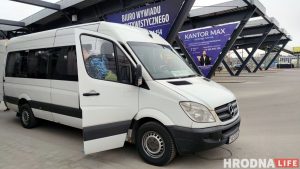 В Кузнице женщина кинула камень в машину, водитель которой рискнул "вклиниться" в очередь вокзал белосток маршрутка граница