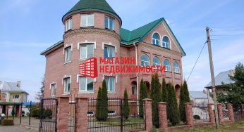 Недвижимость недели: в Коробчицах продается дом-замок