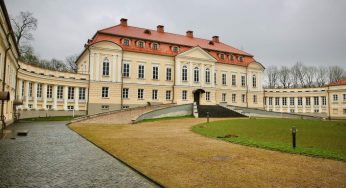 Дворец в Святске готовят к открытию: как выглядит отремонтированное здание