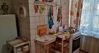 В Гродно продают квартиру в 100-летнем особняке: со входом в сводчатый подвал и «царским» паркетом