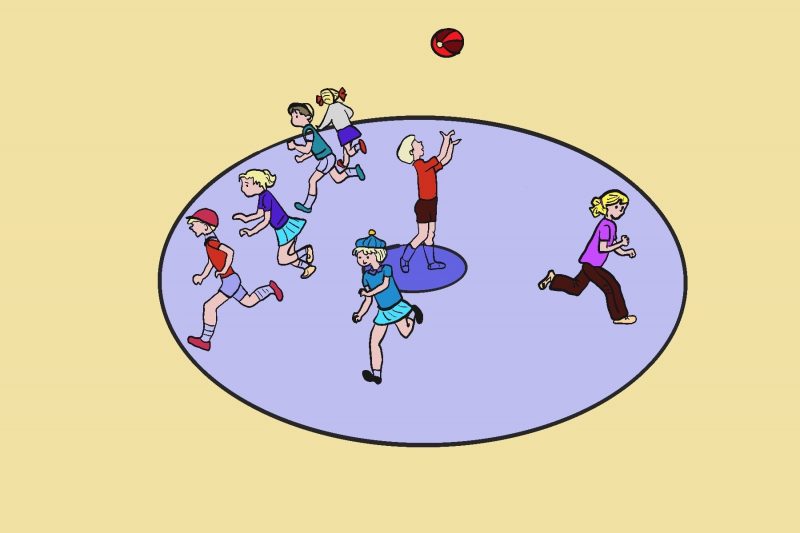 Чем заняться ребенку на пикнике: можно поиграть в детскую игру с мячом "Штандер"