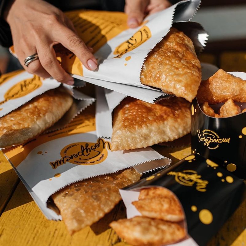 В Гродно открывается новая чебуречная со странным названием Чебуреки ЧебурекМи