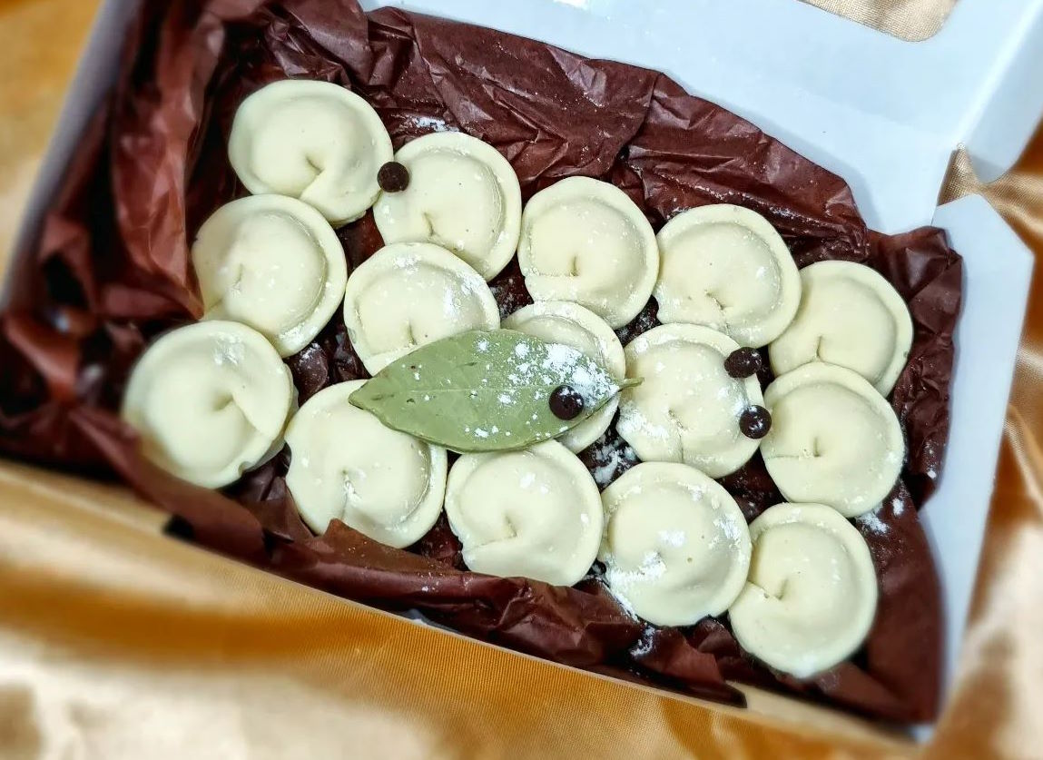 шоколадные цветы и пельмени - изделия из шоколада, которые можно заказать в Гродно