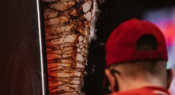 Продукты просроченные, сотрудники без справок: санстанция нашла нарушения у всех гродненских шаурмичных