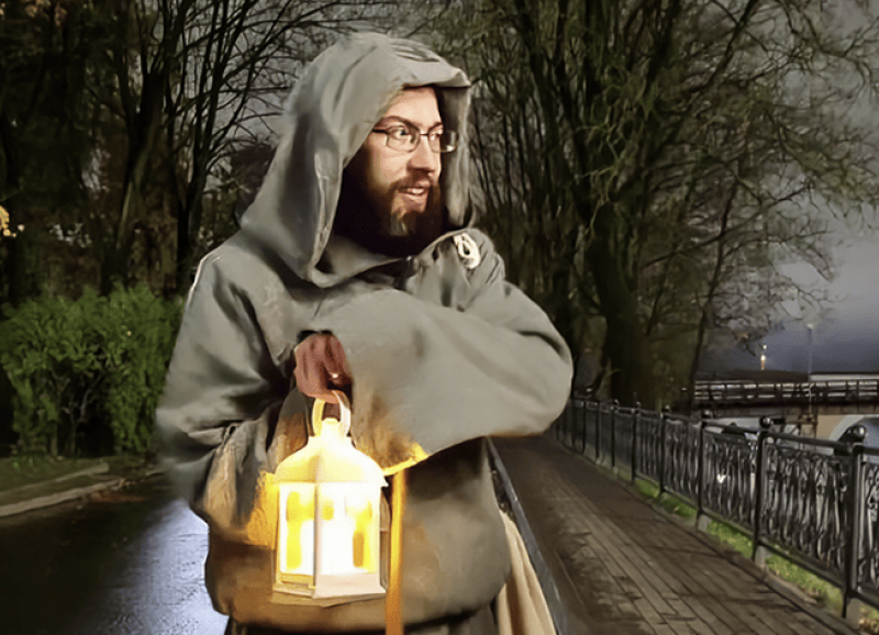 Интерактивные экскурсии, средневековый балахон и самые недооцененные места города. Гродненский экскурсовод рассказал о своей работе Михаил Нарынкевич