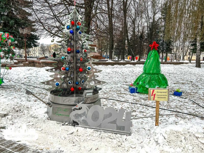В Гродно открыли аллею из полусотни "дизайнерских" елок: фото