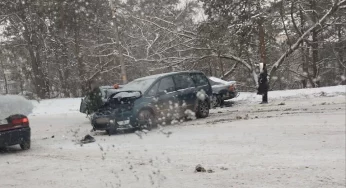 В Гродно идет снег: 11 аварий за сутки. Как город борется с погодой (обновлено)