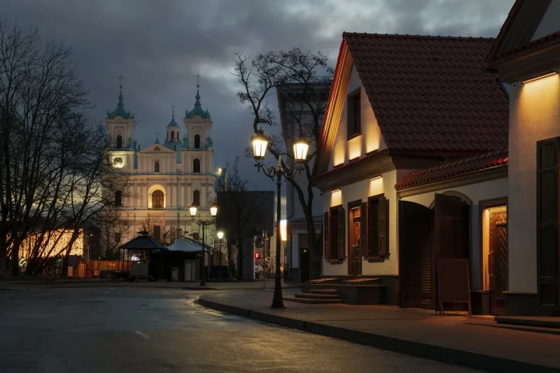 Какие новые заведения появились в Гродно за полгода, а какие закрылись? Гродно - улица Замковая, вид на дом рыбака и фарный костел