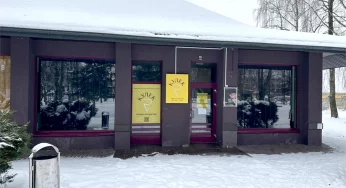 В парке Жилибера сдают в аренду известное кафе. Предыдущие арендаторы продержались менее года