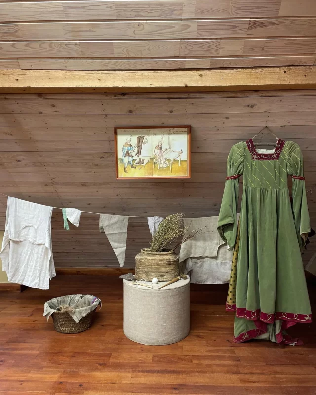 в новом зале в музее Лидского замка можно примерить средневековое платье