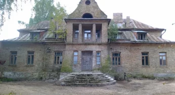 Под Гродно продается почти столетнее здание в стиле необарокко: купить его можно под что угодно, ведь оно не охраняется государством