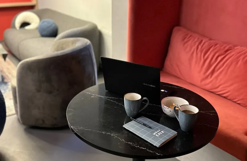 В центре Гродно появился новый коворкинг. А еще там бывают кинопоказы, мастер-классы и даже танцы коворкинг в Гродно открылся в ивент-пространстве "Тишина" на Большой Троицкой, 37