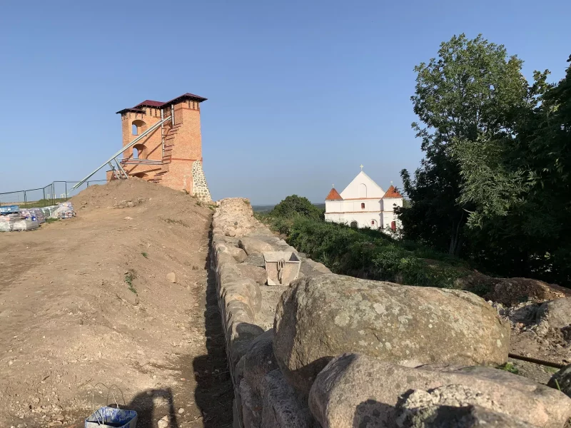 Новогрудский замок осенью 2023 года.