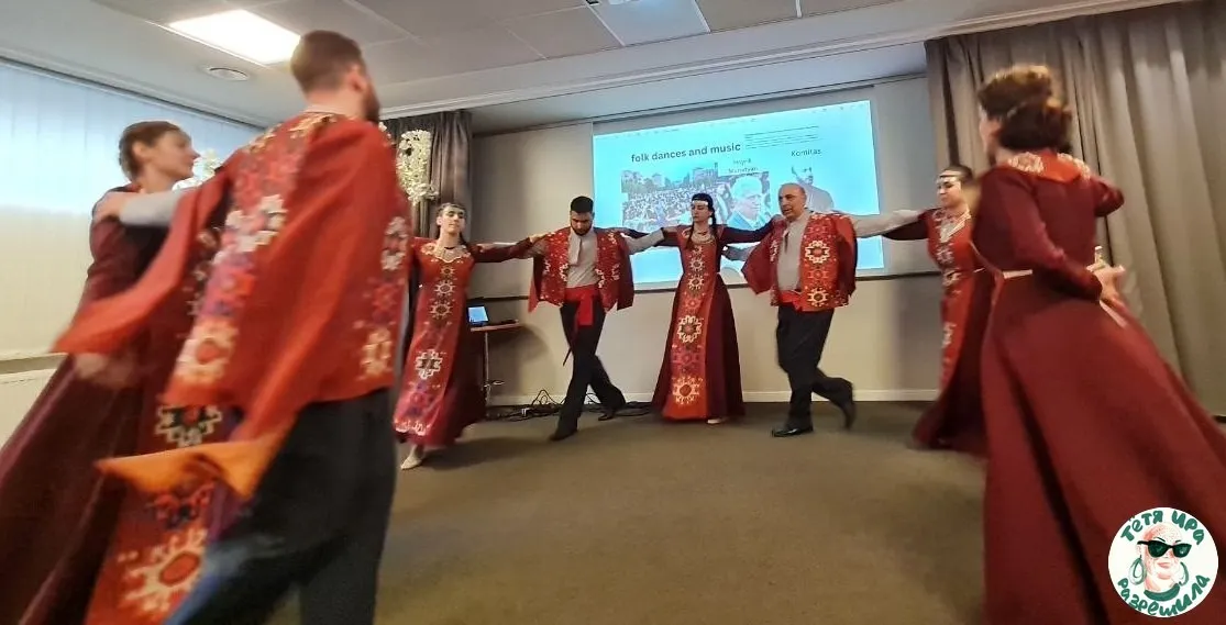 Армяне з розных краін танчаць у Клайпедзе свае нацыянальныя танцы на Фестывалі нацыянальных культур