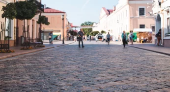 Гродненка пожаловалась в «102» на уличного музыканта