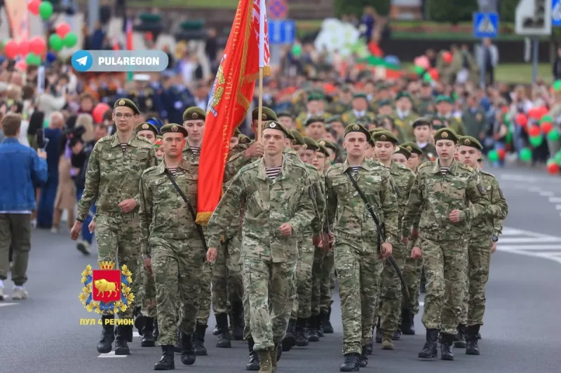 Знамя Победы над драмтеатром, каша в стаканчиках и сплав с портретами. Как Гродно отметил День Победы