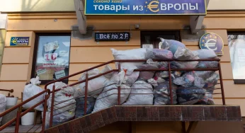 В Ошмянах с аукциона продают целый склад одежды сэконд-хэнд