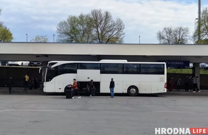 Гродненский перевозчик запустил новый автобус из Лиды в Вильнюс  Автобус на вокзале в Вильнюсе. Фото: Hrodna.life