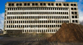 Заброшенную гостиницу в Сморгони снесут после неудачных попыток продажи