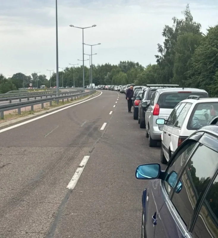 Новые санкции: Польша запретила вывоз товара в Беларусь для физических лиц (обновлено) Очередь на границе с Польшей