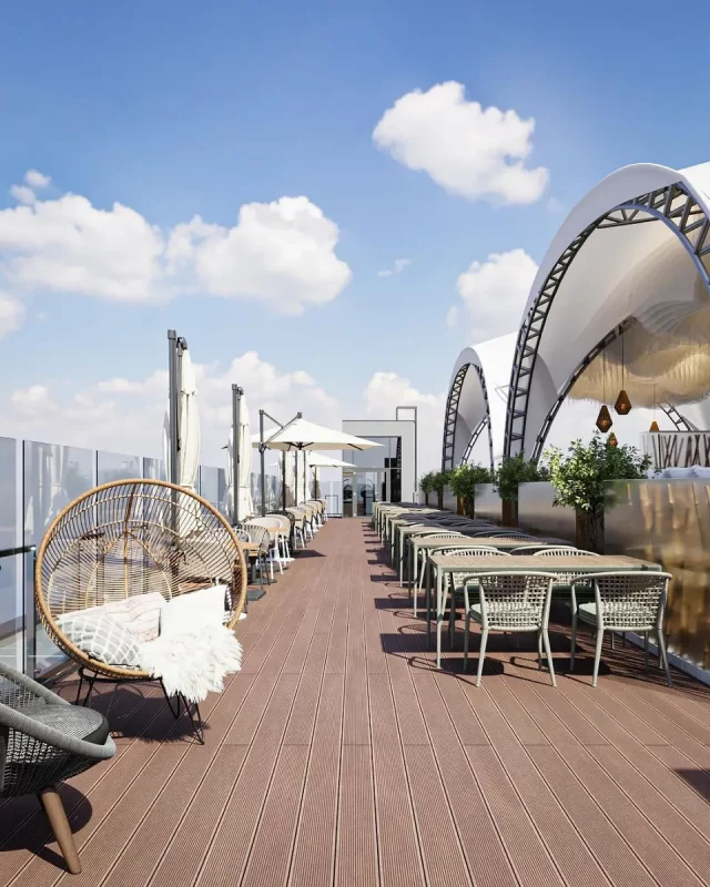 Вход на обзорную площадку на Советской стал платным. Исключение есть, но гродненцы им не довольны Обзорная площадка ЦУМа после открытия кафе "Nebo"