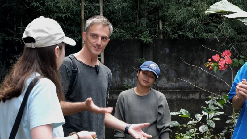 Гродненец рассказал, как строит собственную кофе-империю и планирует передавать знания баристам всего мира  Виталий Фильманович на плантации кофе в Индонезии. Фото: probusiness.io