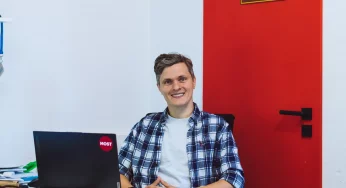 «Надо где-то быть чудаком, сумасшедшим». Руслан Кулевич — о 4 годах эмиграции, извинениях Бондаревой и как власти искали его мертвого отца