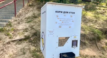 В Гродно появились аппараты для кормления птиц — их установили гродненские предприниматели