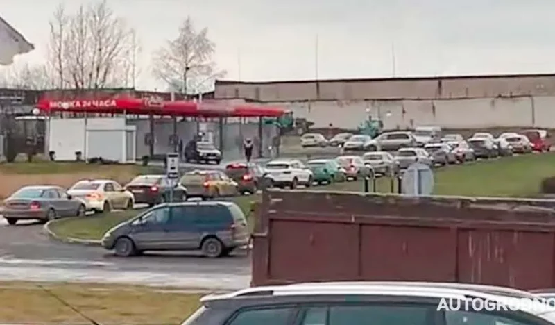 Очередь на автомойку