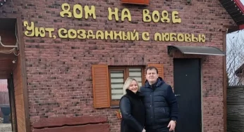 Гродненцы построили «Дом на воде» — около усадьбы плавают карпы и растут кувшинки