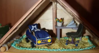 «Ностальгия в ваших руках». Гродненцы по фотографиям воссоздают миниатюрные комнаты из детства