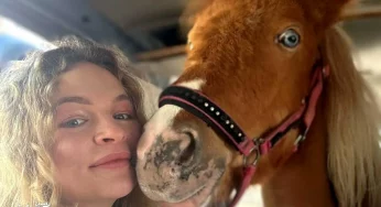 Гродненке на 8 марта подарили пони — это была ее давняя мечта 