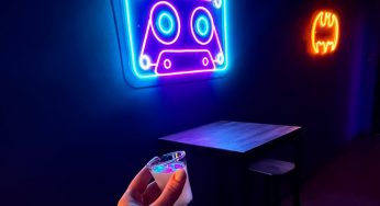 В Гродно открылся “портал в 90-е” — рюмочная DEHDИ. Владельцы отсылают к русским фильмам 