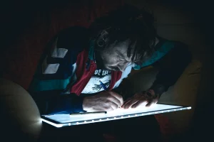 “Они бы ликовали, что меня сломали”. Как живет сбежавший от уголовки татуировщик Паша “Белка” тату паша белка беланов рисунок