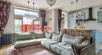 Недвижимость недели: в центре Гродно продают квартиру с интерьером, как из журнала, и собственным газоном