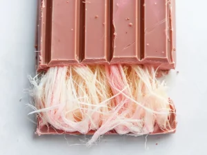 В магазины Гродно завезли дубайский шоколад с сахарной ватой — плитка обойдется в 19 руб  В магазины Гродно завезли дубайский шоколад с сахарной ватой — плитка обойдется в 19 руб