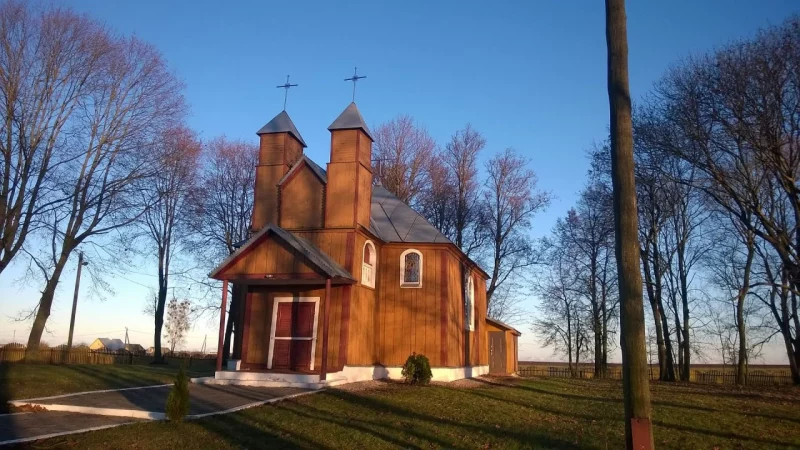 У Гродзенскім раёне помнік драўлянага дойлідства абшылі сайдынгам з імітацыяй драўніны