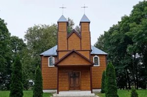 В Гродненском районе памятник деревянного зодчества обшили сайдингом с имитацией древесины  В Гродненском районе памятник деревянного зодчества обшили сайдингом с имитацией древесины